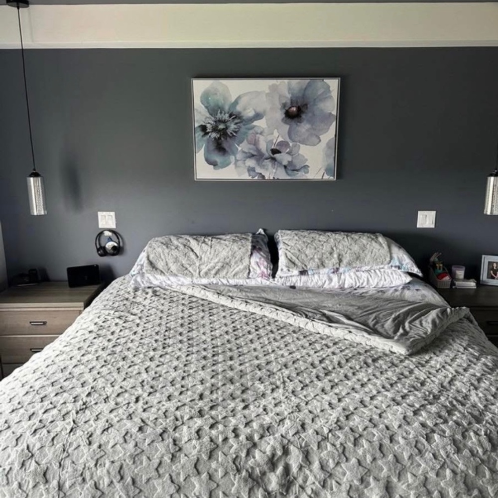 UGG comforter like new (double/queen)